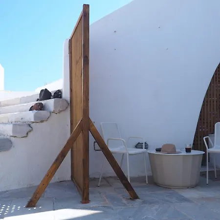 The Palm Rock, Santorini