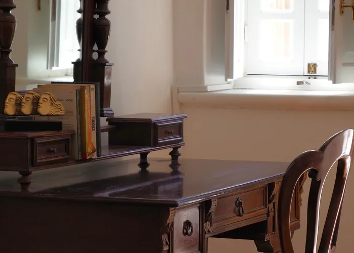 The Palm Rock, Santorini