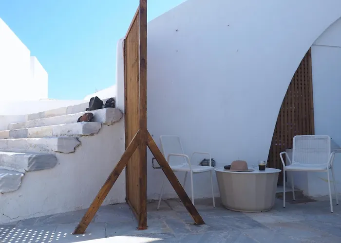 The Palm Rock, Santorini