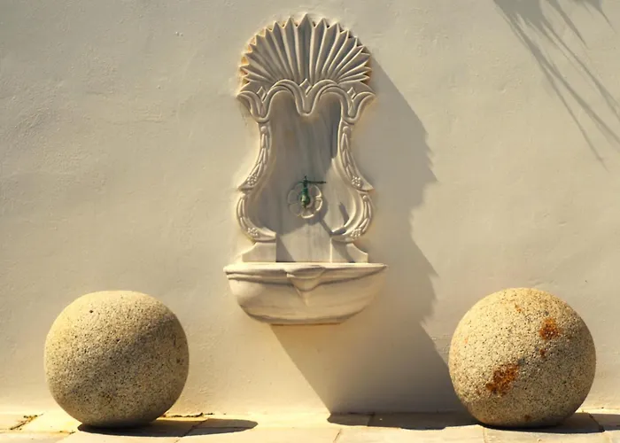 The Palm Rock, Santorini