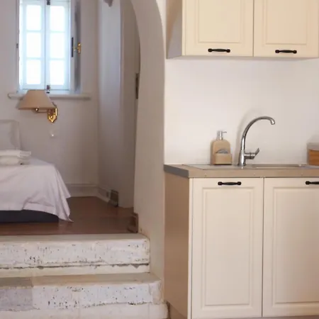 The Palm Rock, Santorini Foinikiá