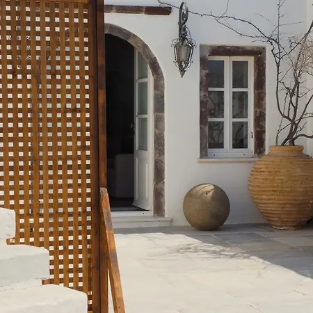 The Palm Rock, Santorini Foinikiá