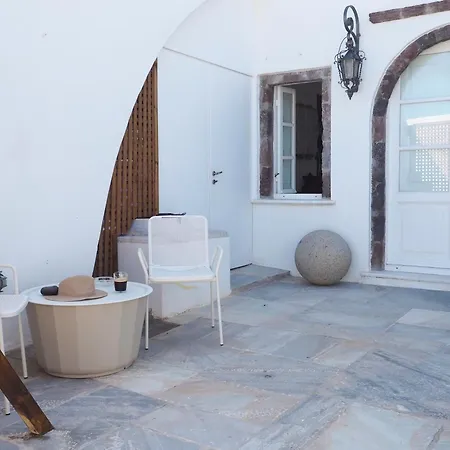 The Palm Rock, Santorini