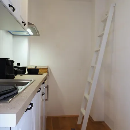 The Palm Rock, Santorini Foinikiá