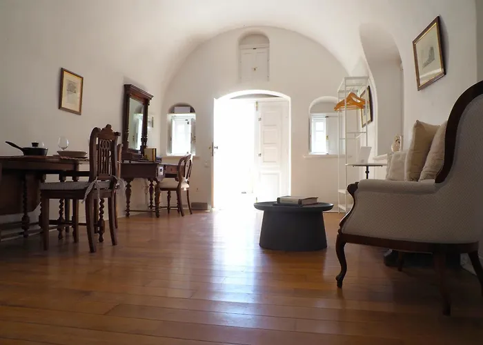 The Palm Rock, Santorini Foinikia (Santorini)