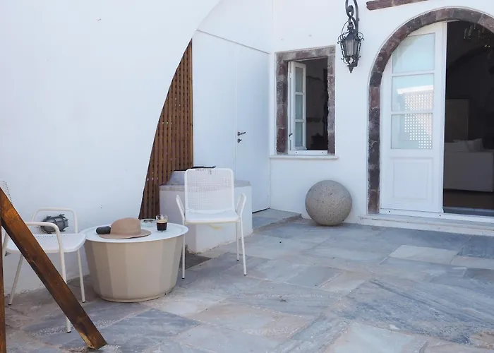 The Palm Rock, Santorini