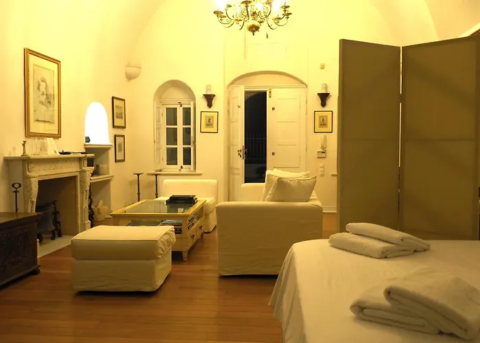 The Palm Rock, Santorini Holiday home *