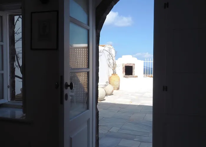 The Palm Rock, Santorini Holiday home