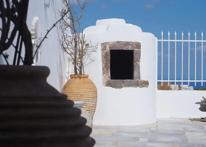 Holiday home The Palm Rock, Santorini *