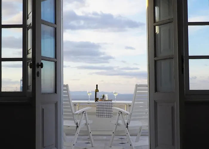 The Palm Rock, Santorini