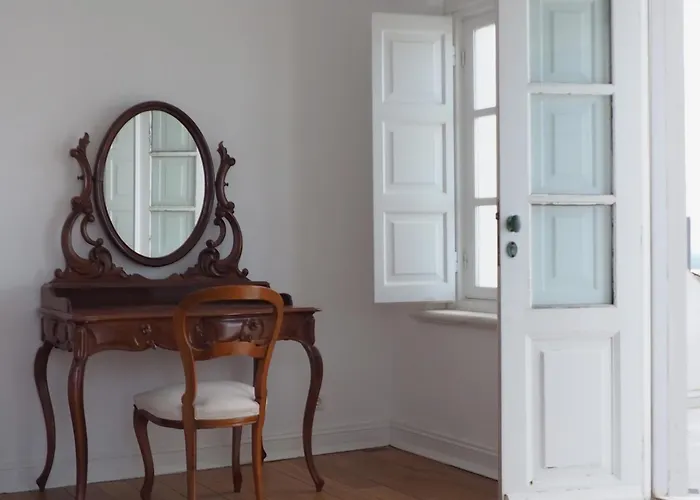 The Palm Rock, Santorini Foinikiá